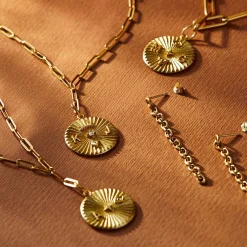 Tyra Initial Medallion Necklace with Diamond - Gold Vermeil