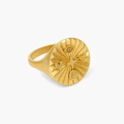 Tyra Initial Medallion Ring - Gold Vermeil